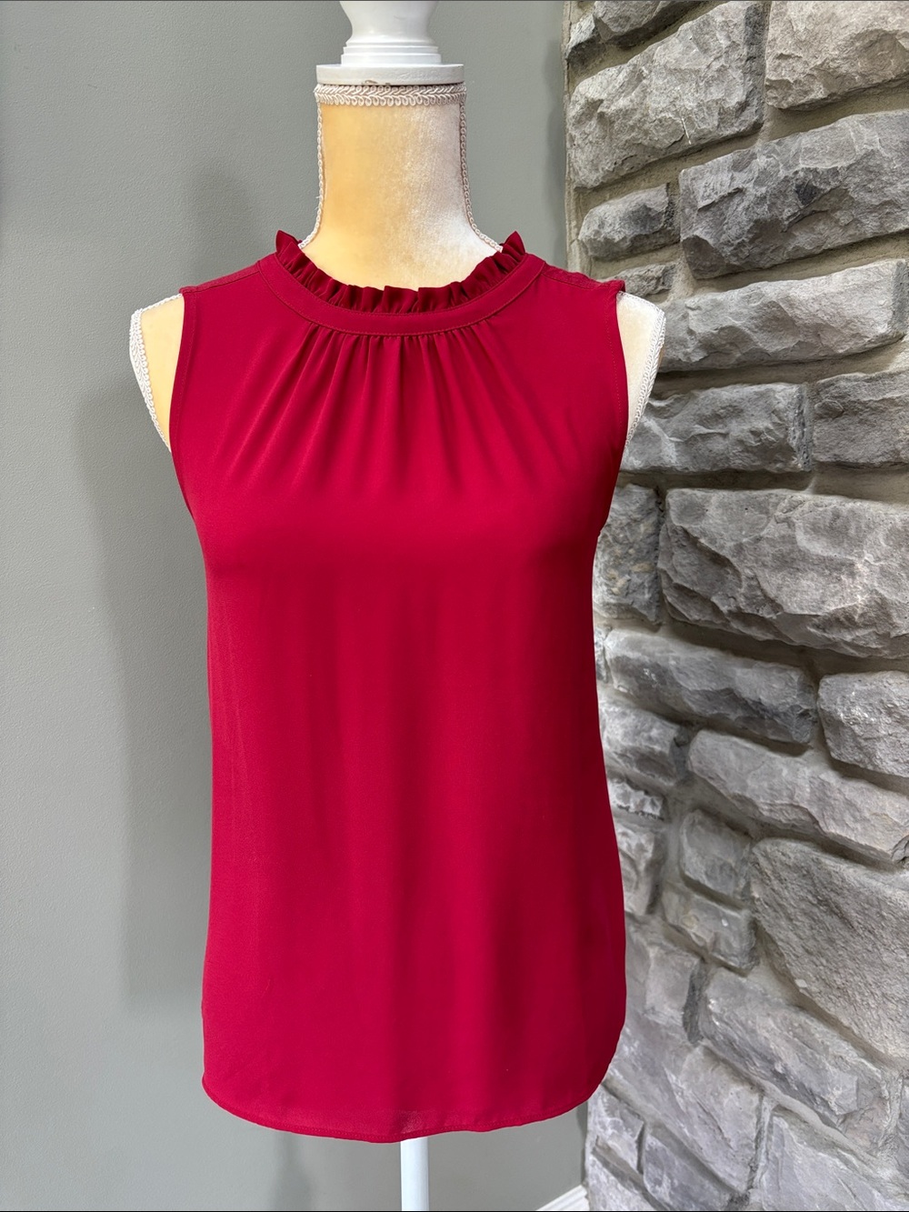Sleeveless Ruffle Neck Shell Top - Red, XSP